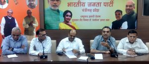 एनडीए-2 के पहले आम बजट को केन्द्रीय वित्त मंत्री निर्मला सीतारमण द्वारा संसद में पेश किया गया। भारतीय जनता पार्टी चण्डीगढ़ के प्रदेश कार्यालय कमलम में शहर के विभिन्न उद्योगपति, सी.ए. व बुद्धिजीवियों ने एकत्रित होकर बजट का सीधा प्रसारण देखा। इस अवसर पर पार्टी के प्रदेश अध्यक्ष संजय टंडन ने भी उपस्थित होकर बजट के महत्वपूर्ण बिंदूओं पर चर्चा की और सभी बुद्धिजीवियों ने बजट को लेकर अपने-अपने विचार संजय टंडन के समक्ष रखे जिसका उन्होंने खुले दिल से स्वागत किया।